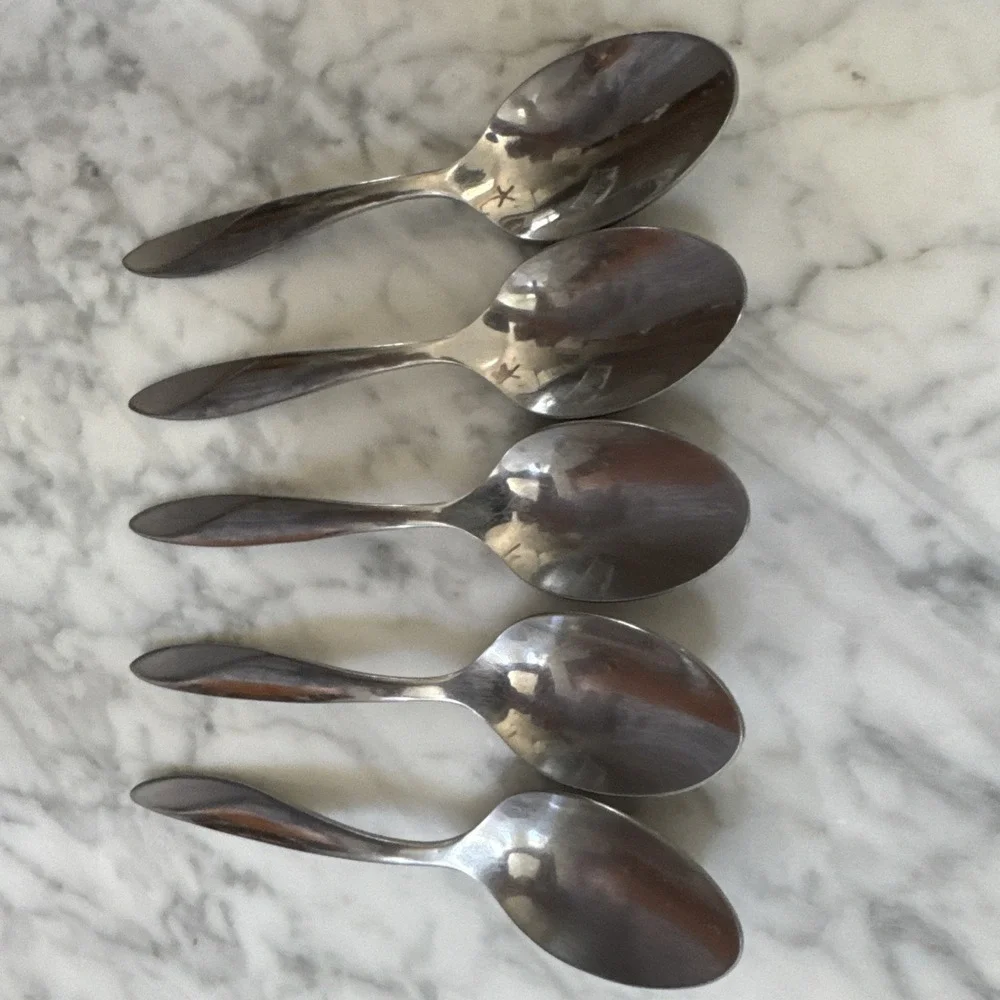 Oneida SIMMER Set of 6 Oval Soup Spoons Stainless Flatware (7  1/8